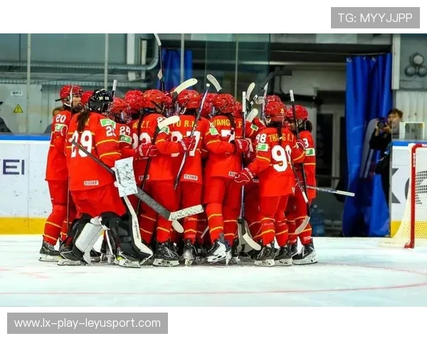 国际冰球赛：女冰中国队顽强逆转韩国，携手进入四强，中国女子冰球队比赛视频